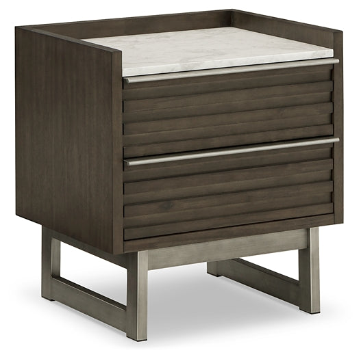 Cama Arkenton King con paneles, cómoda con espejo, cómoda y mesita de noche
