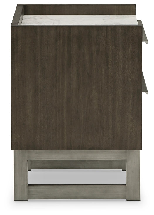 Cama Arkenton King con paneles, cómoda con espejo, cómoda y mesita de noche