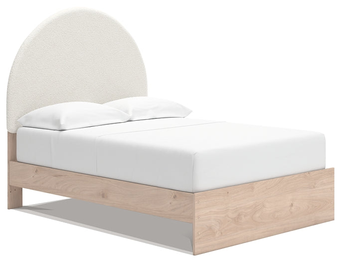 Ashley Express - Cama Arloster con paneles tapizados