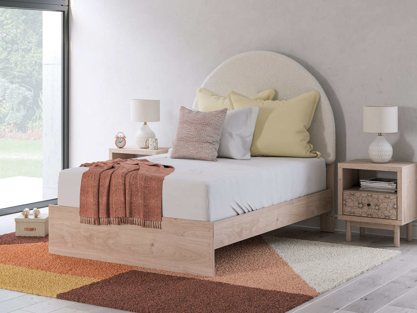 Ashley Express - Cama Arloster con paneles tapizados