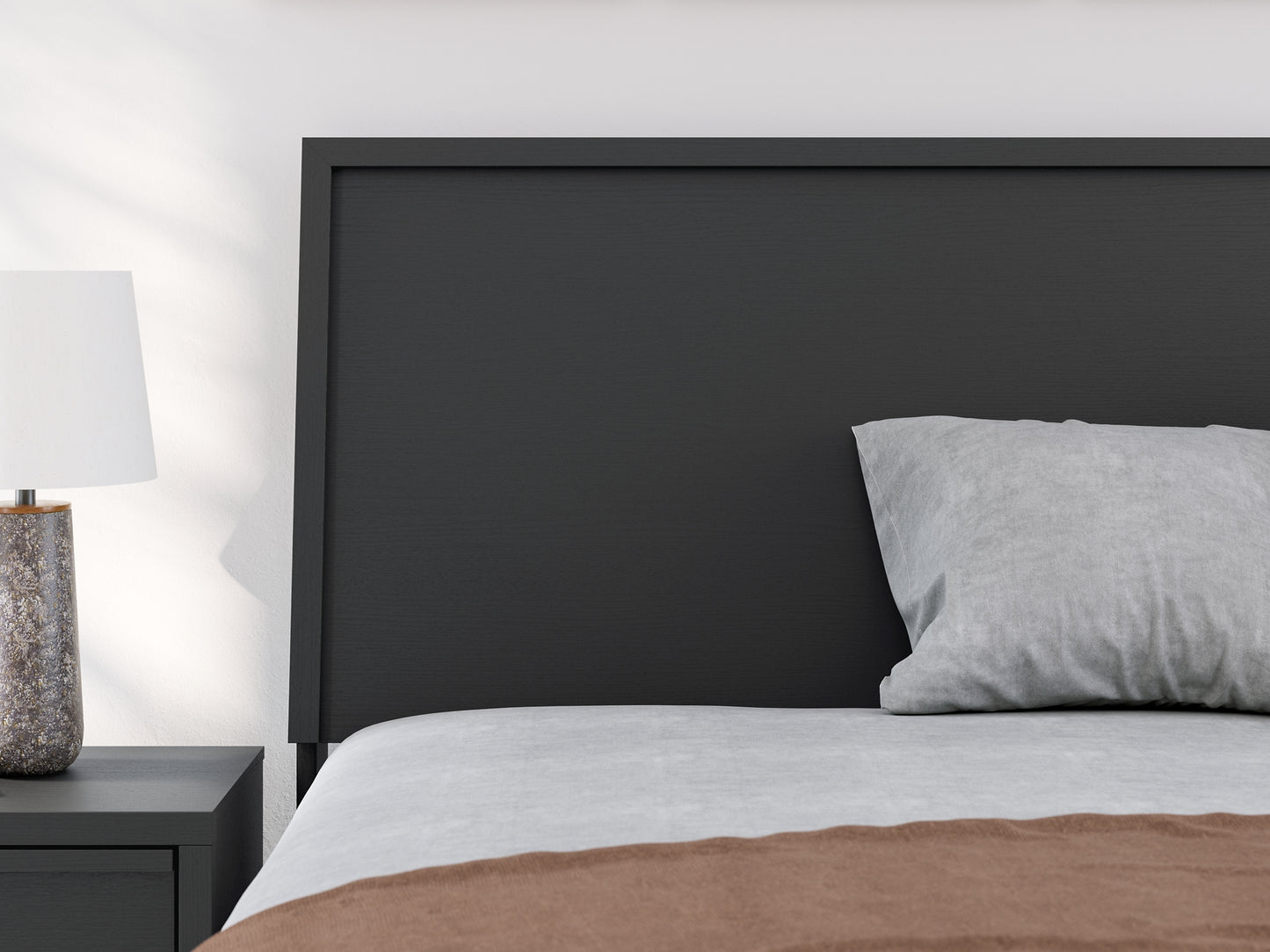 Ashley Express - Cama Danziar con paneles completos