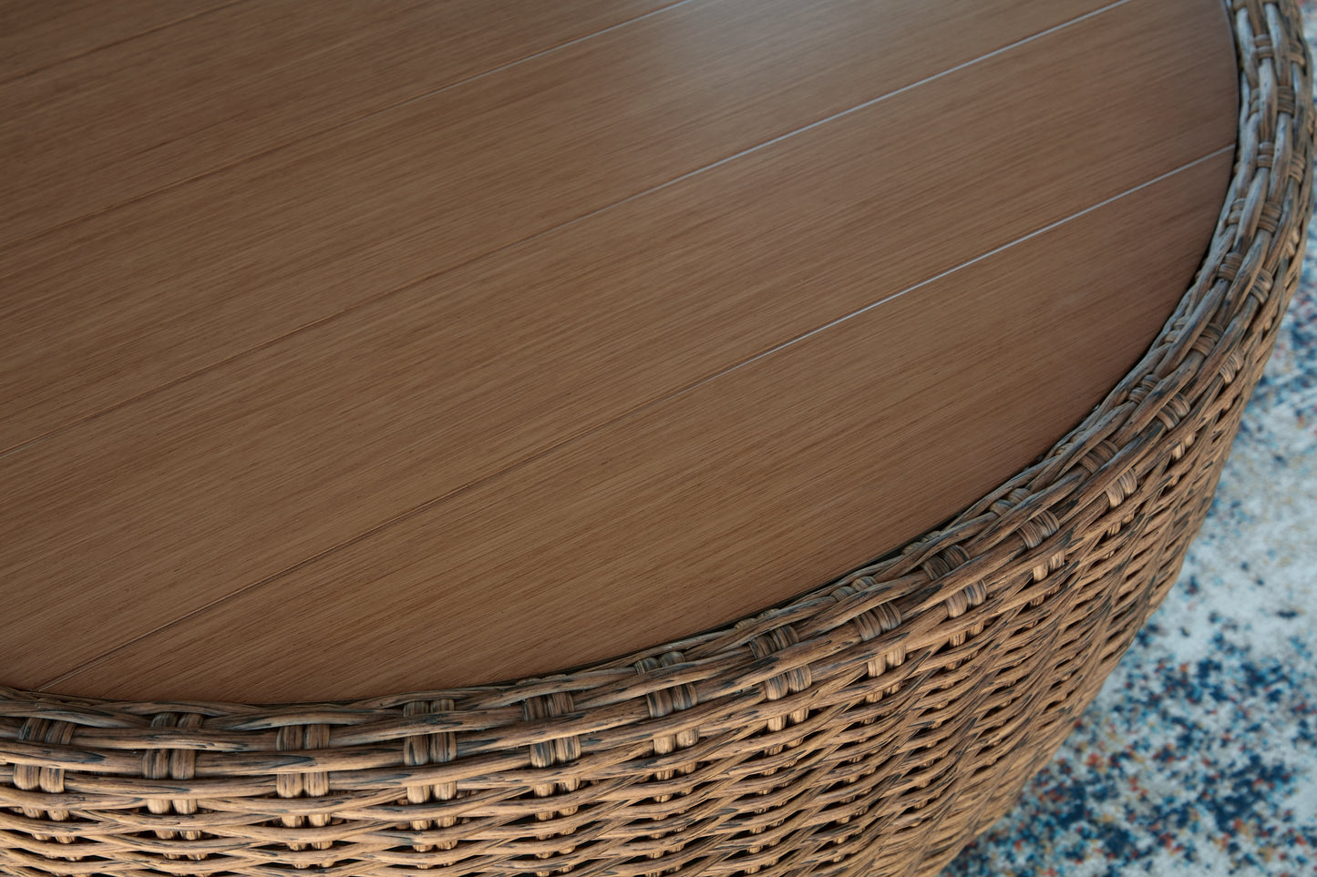 Double Point Round Cocktail Table