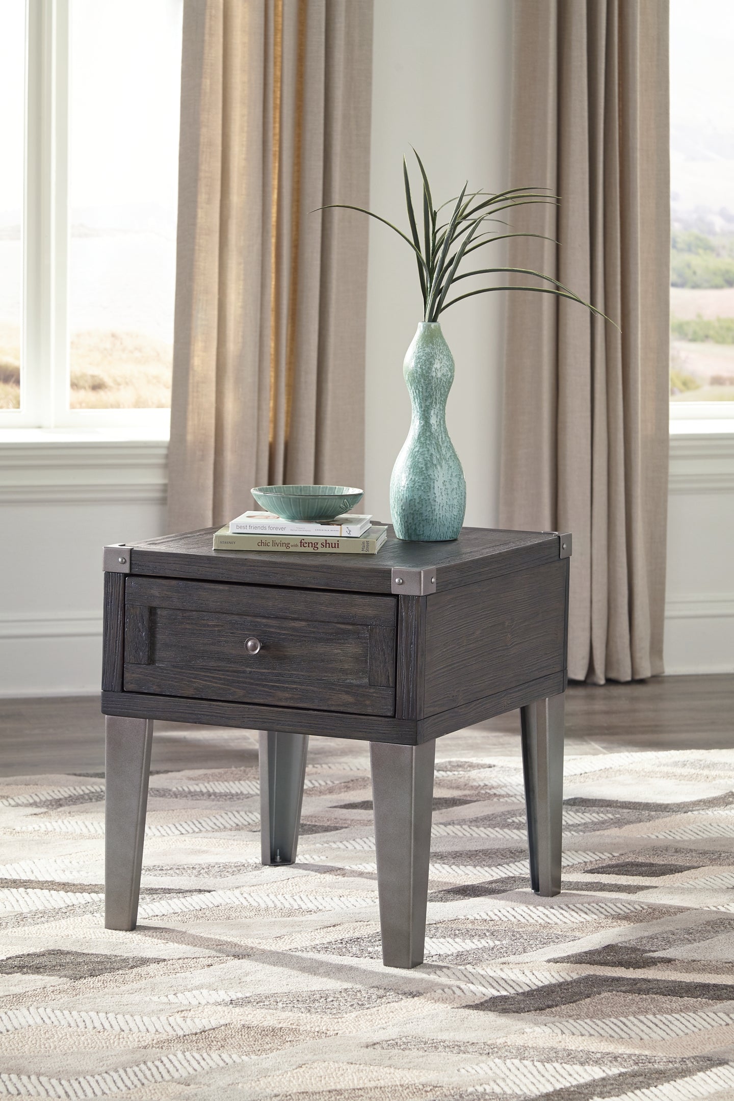 Ashley Express - Mesa auxiliar rectangular Todoe