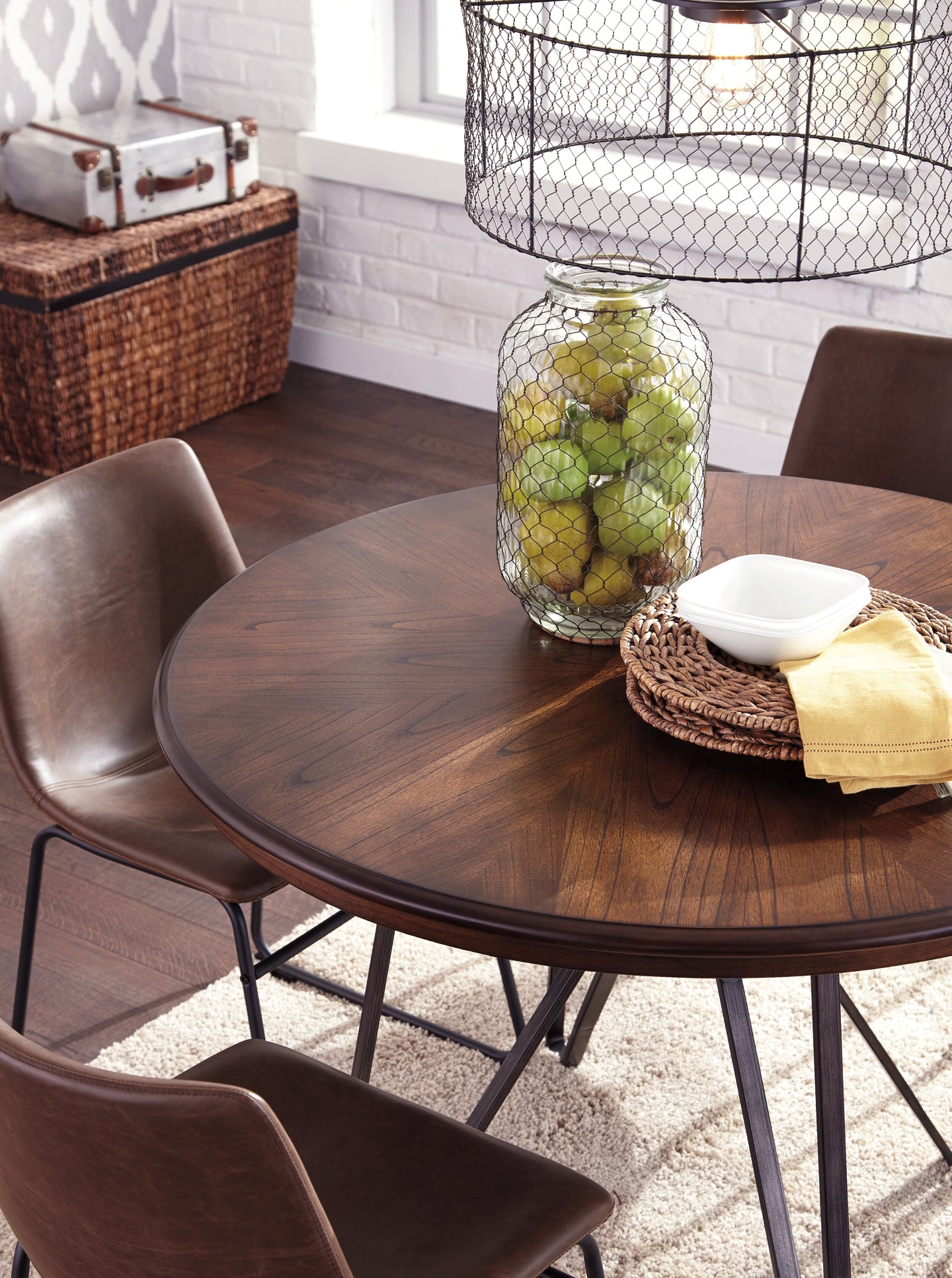 Ashley Express - Mesa de comedor redonda Centiar