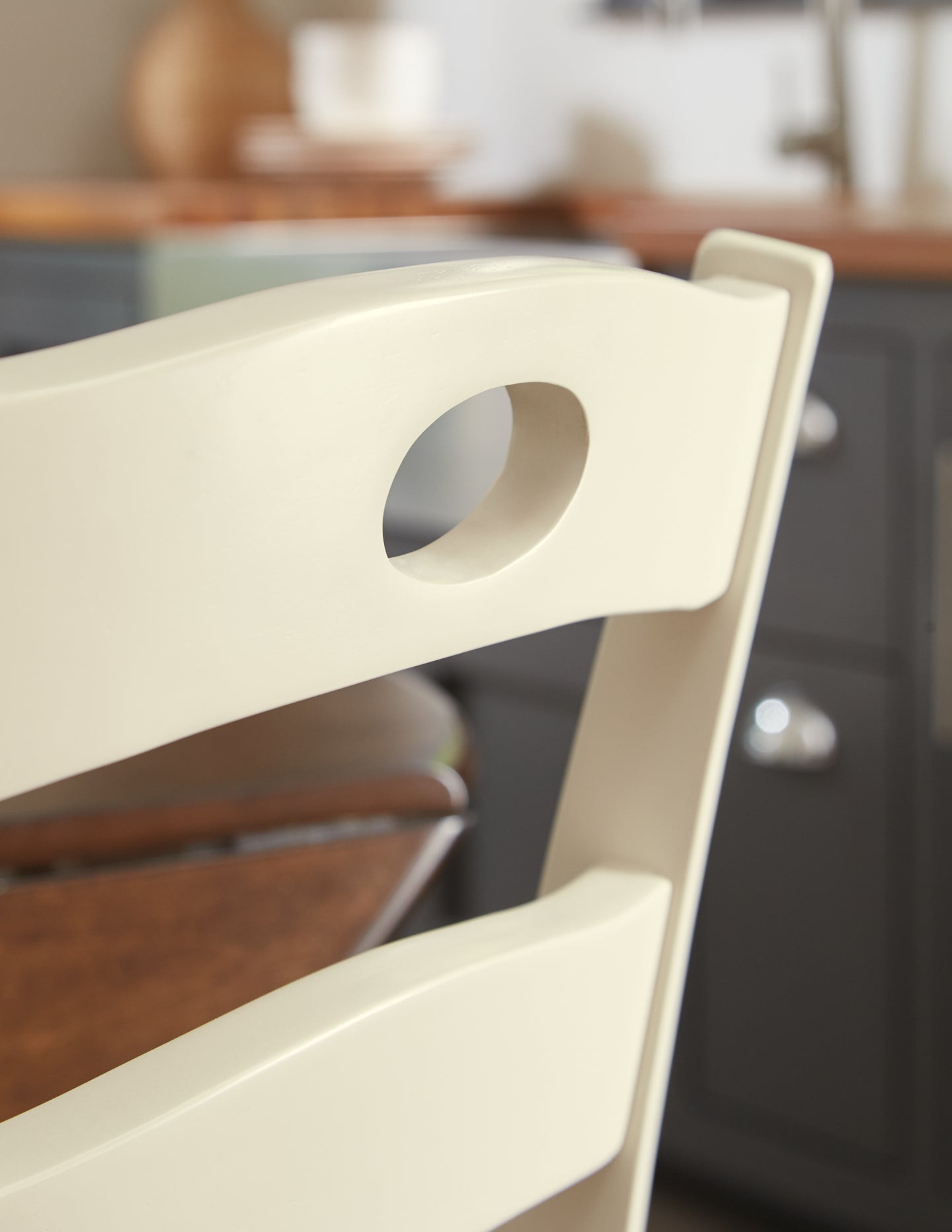 Ashley Express - Silla auxiliar de comedor Woodanville (2 unidades)