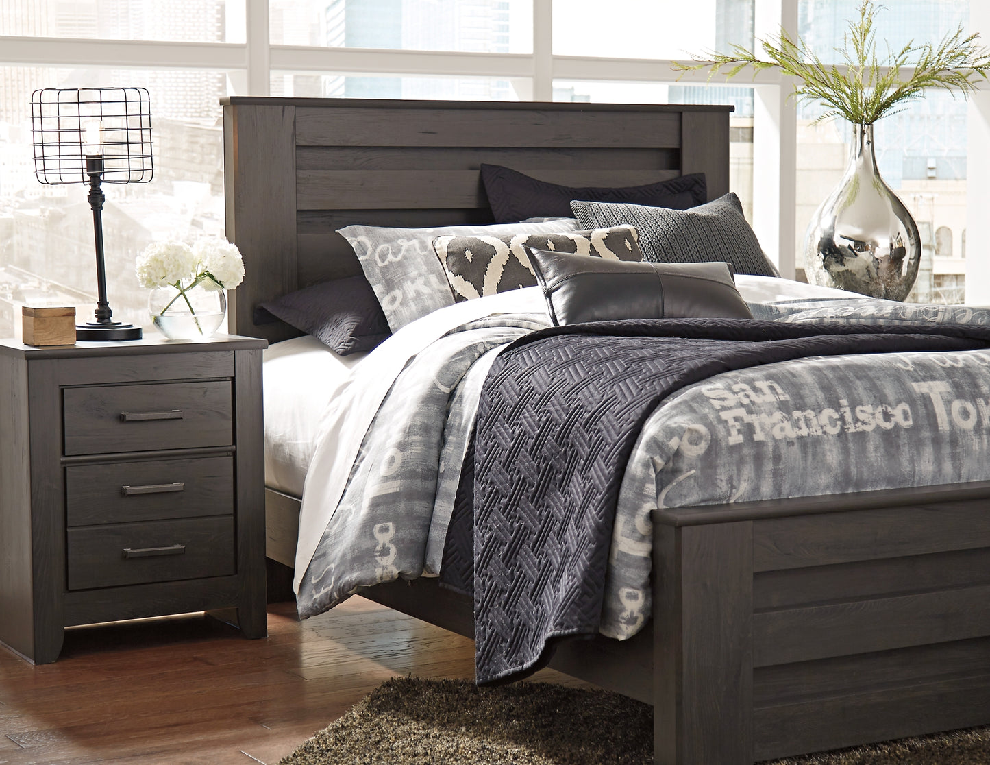 Ashley Express - Cama con paneles Brinxton