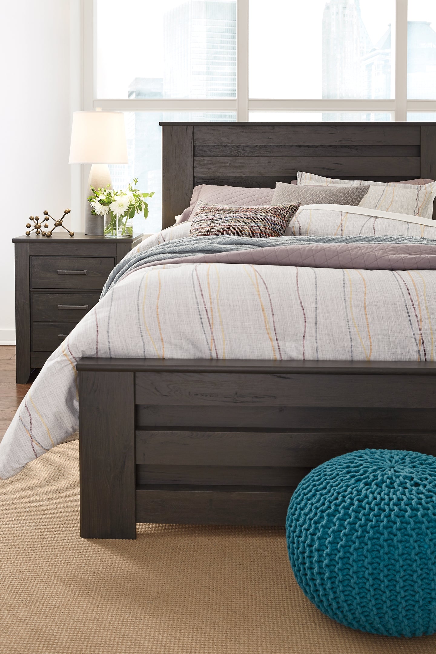 Ashley Express - Cama con paneles Brinxton