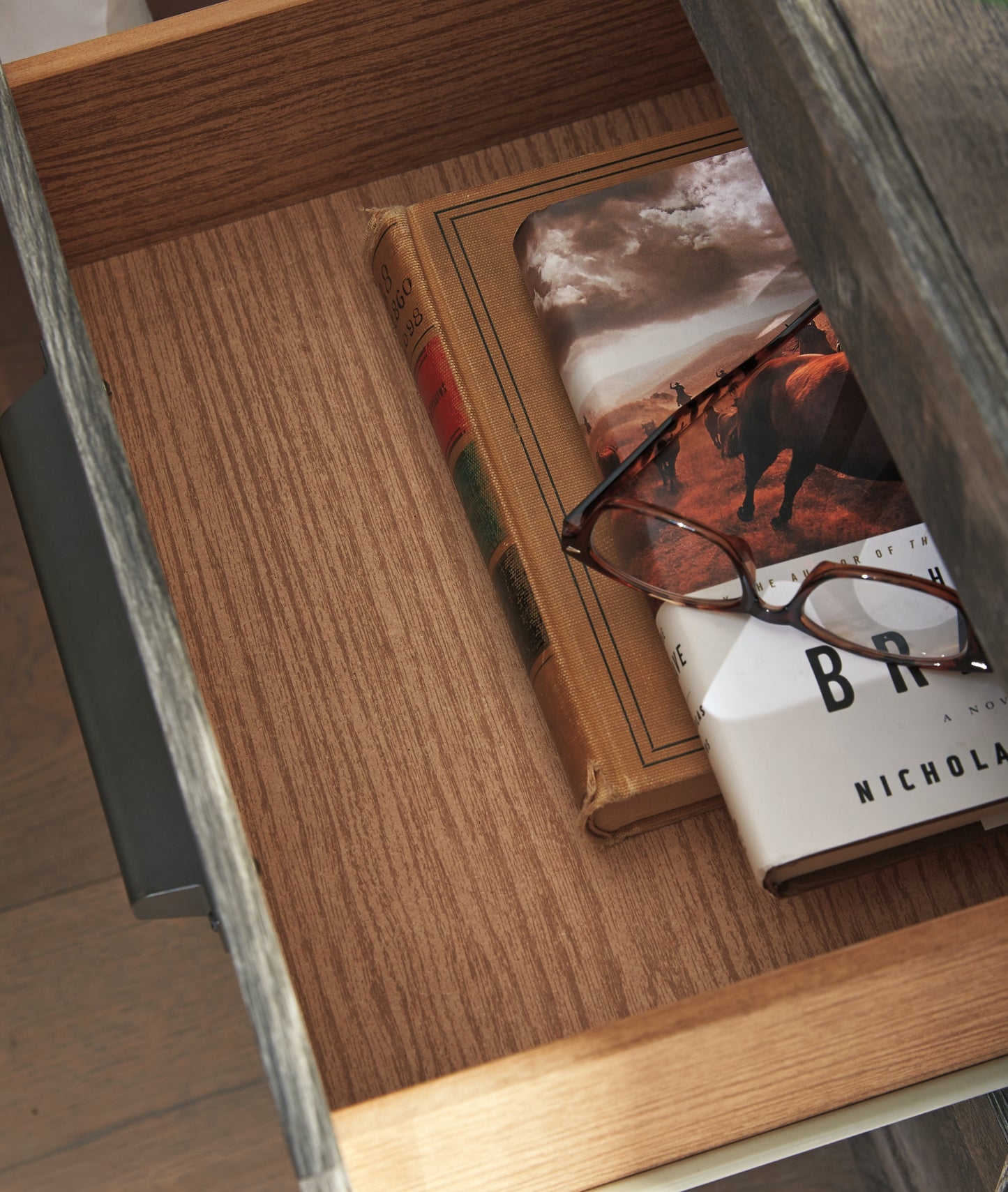 Cómoda de cinco cajones Wynnlow