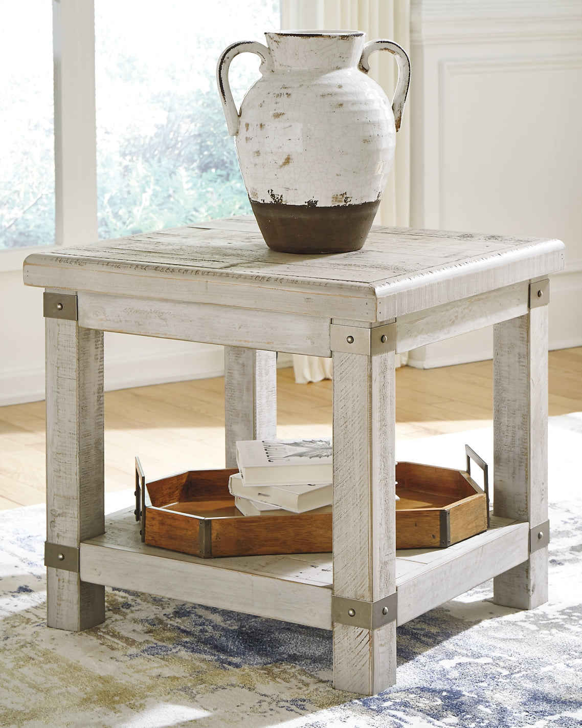 Ashley Express - Mesa auxiliar rectangular Carynhurst