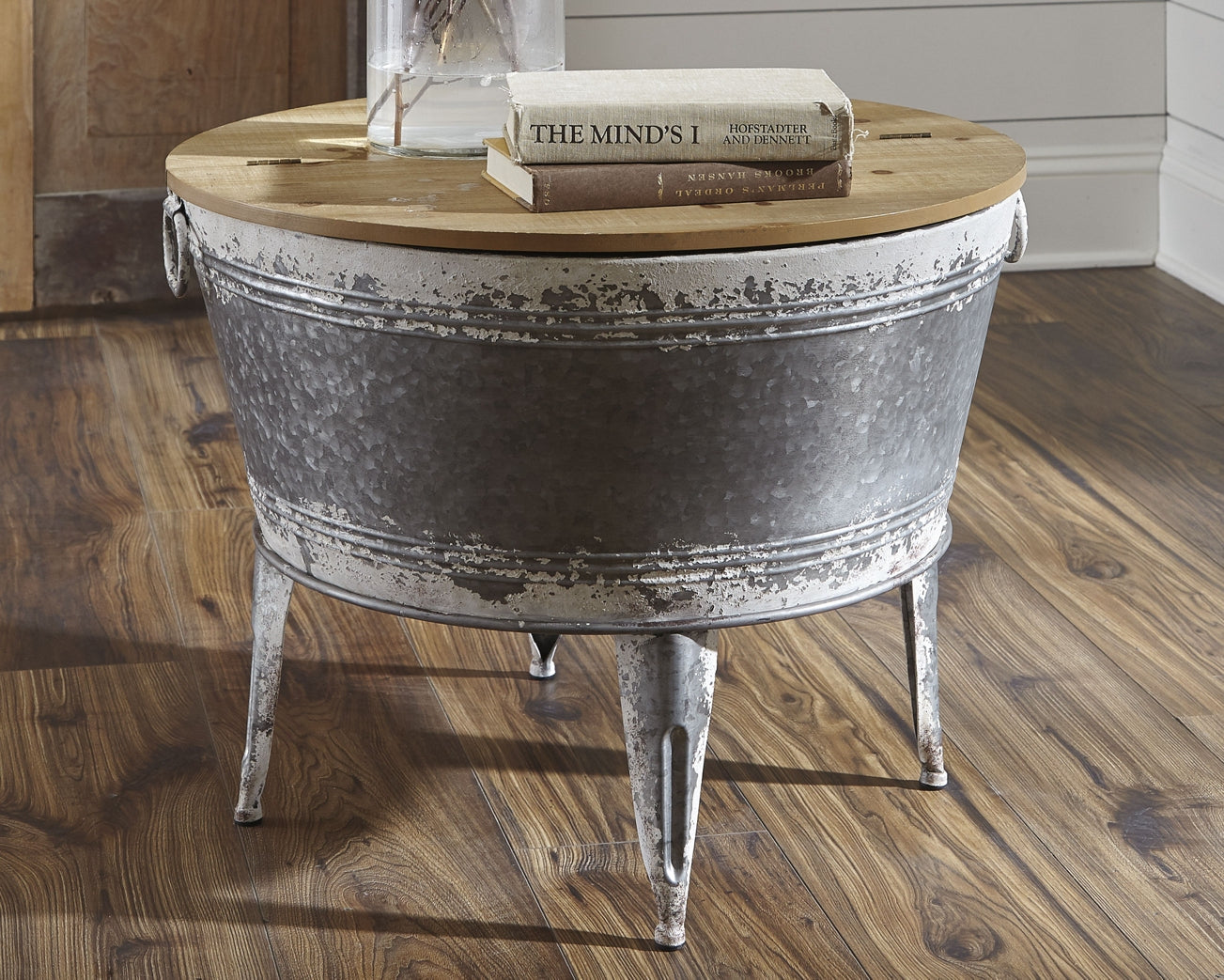 Ashley Express - Mesa de cóctel decorativa Shellmond