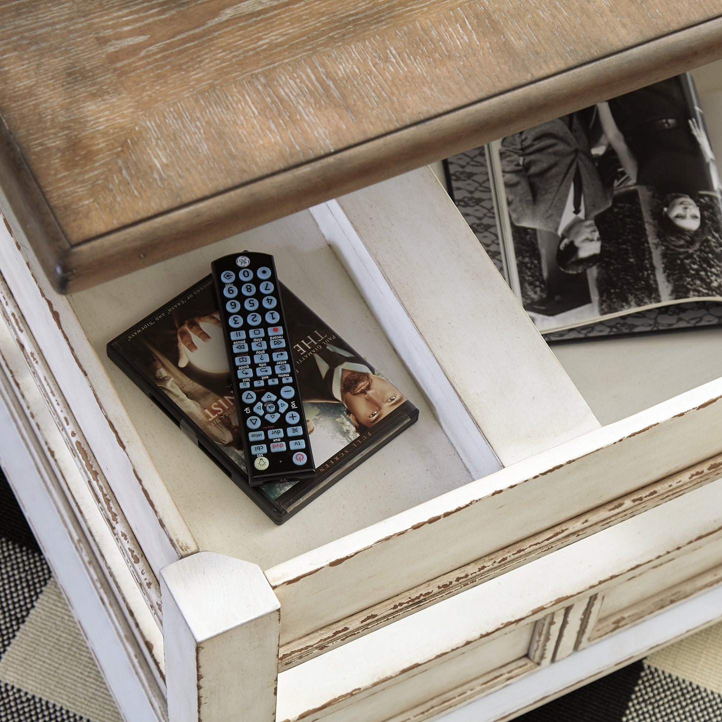 Ashley Express - Mesa de cóctel elevable Realyn