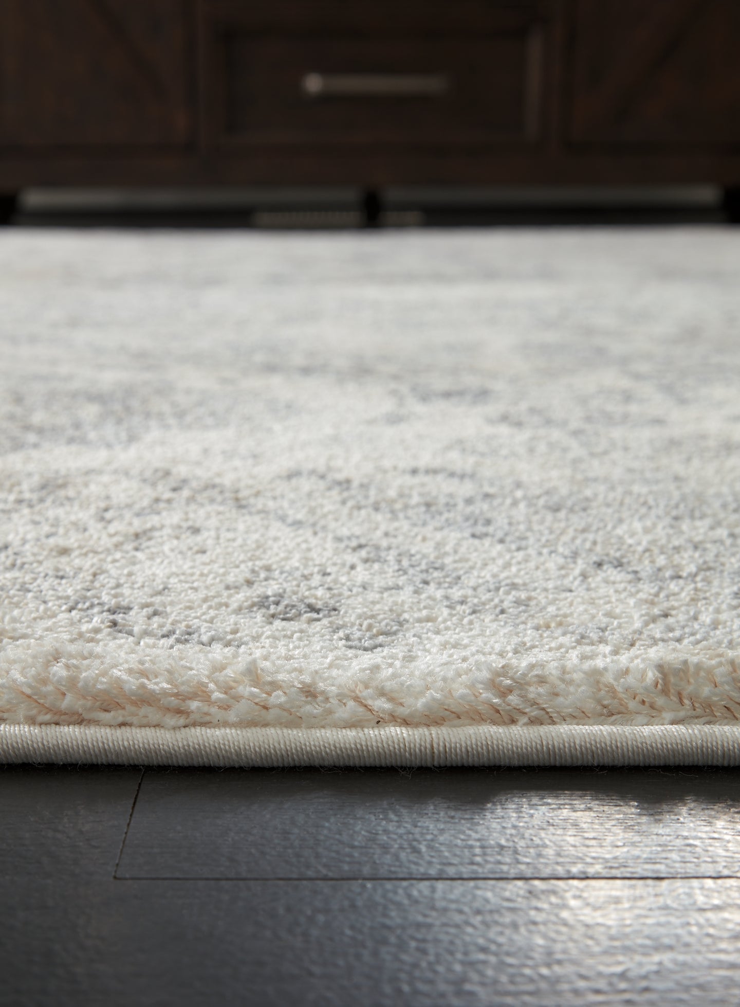 Ashley Express - Alfombra mediana Precia
