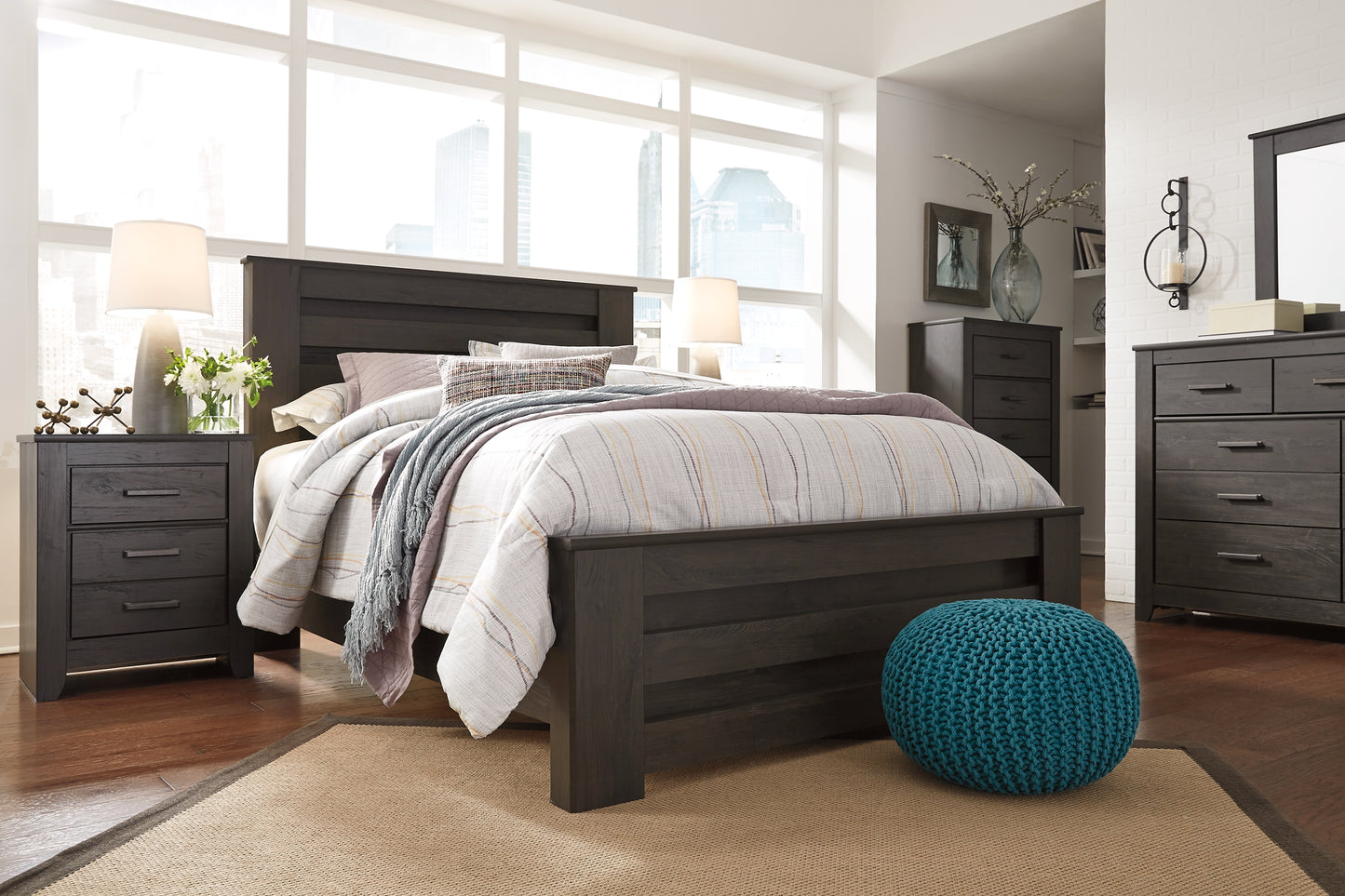 Ashley Express - Cama con paneles Brinxton