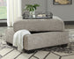 Ashley Express - Otomana Megginson con almacenamiento