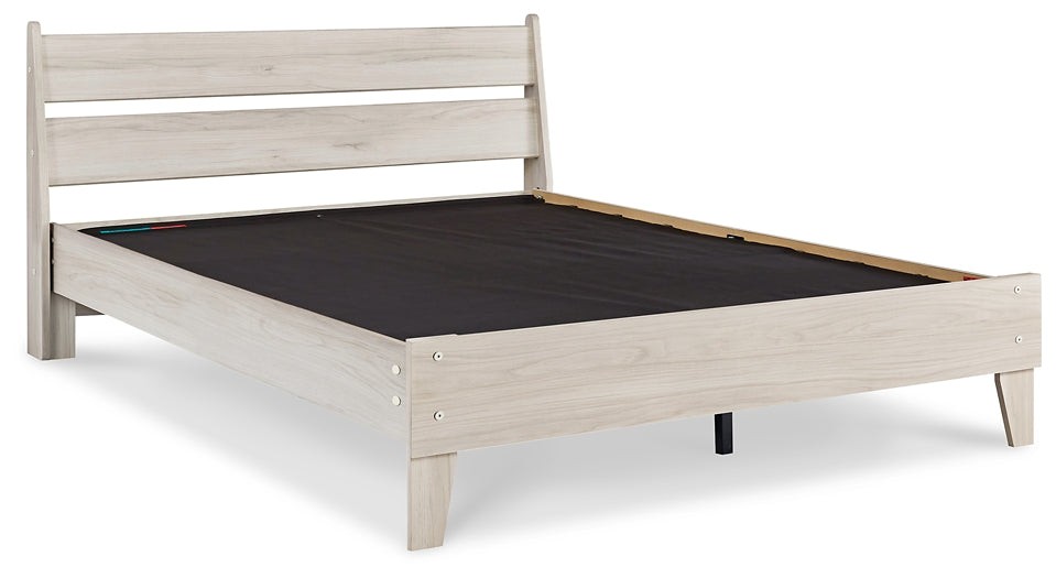 Ashley Express - Cama con plataforma y paneles Socalle