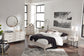 Ashley Express - Cama con plataforma y paneles Socalle
