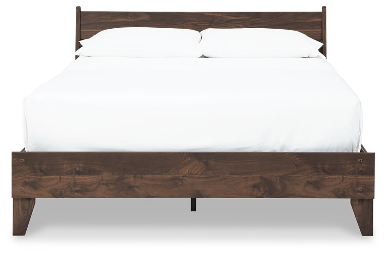 Ashley Express - Cama con plataforma y paneles Calverson
