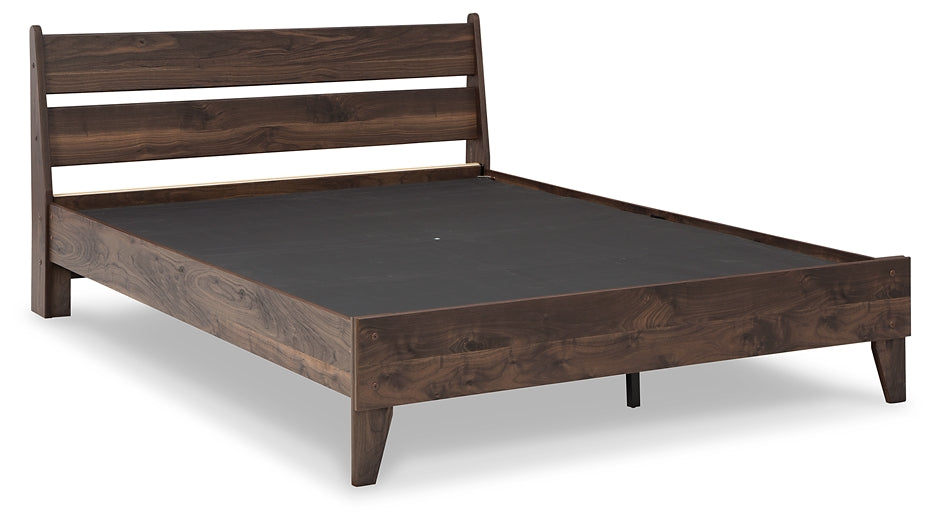 Ashley Express - Cama con plataforma y paneles Calverson