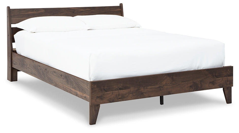 Ashley Express - Cama con plataforma y paneles Calverson