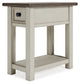 Ashley Express - Mesa auxiliar con silla Bolanburg