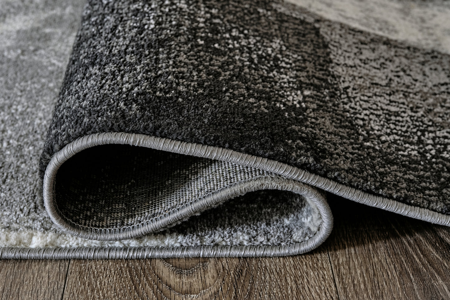 Ashley Express - Alfombra mediana Brycebourne