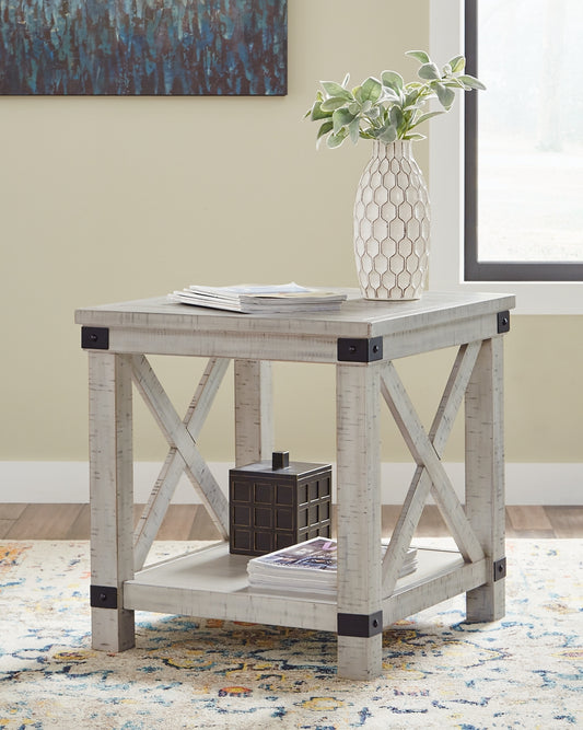 Ashley Express - Mesa auxiliar rectangular Carynhurst