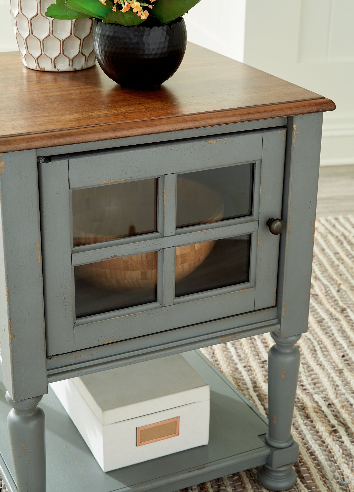 Ashley Express - Gabinete decorativo Mirimyn
