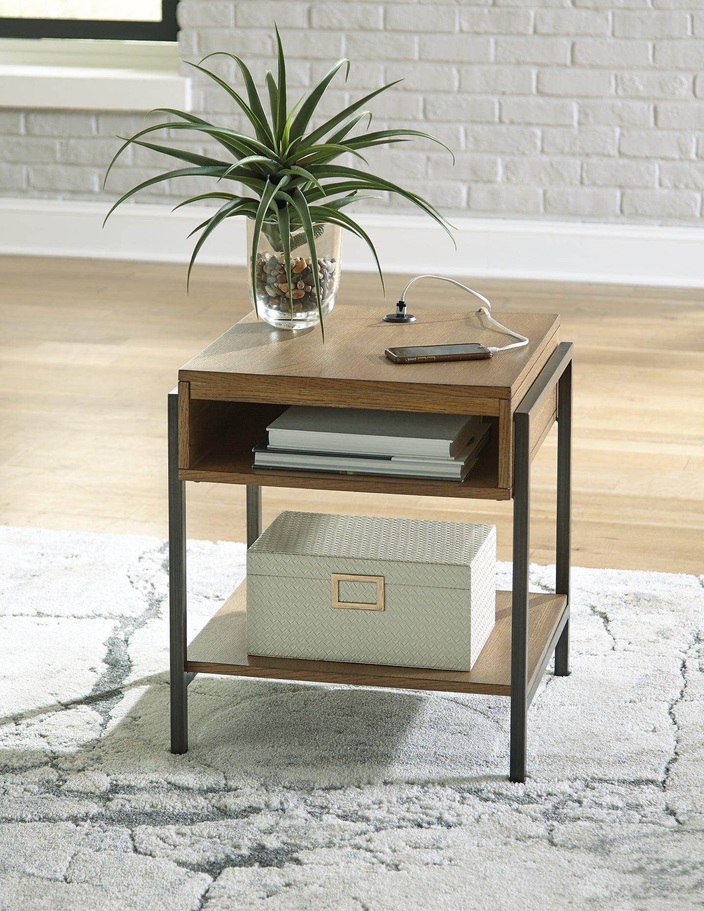 Ashley Express - Mesa auxiliar rectangular Fridley