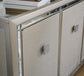 Ashley Express - Gabinete de acento Chaseton