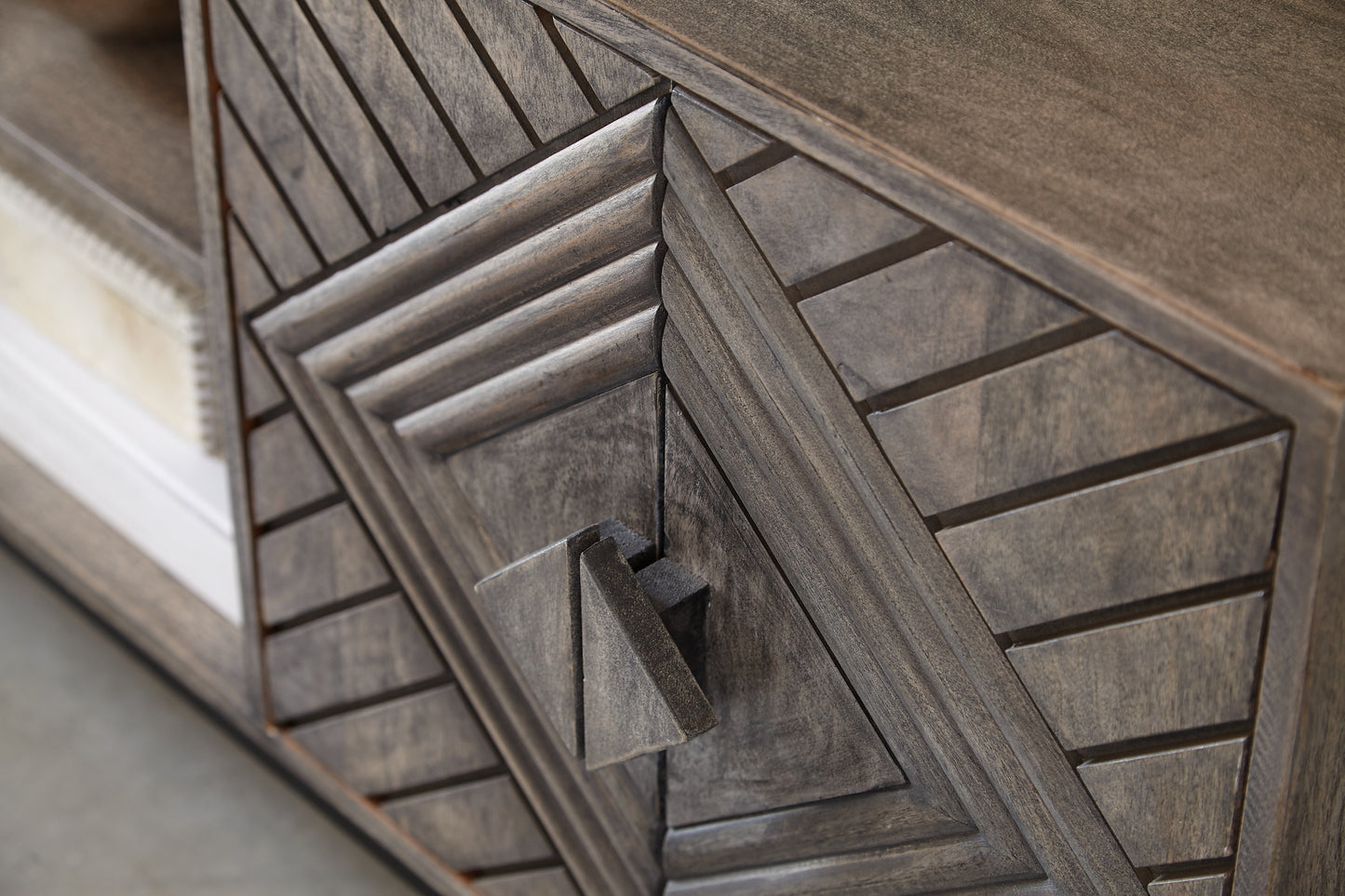 Gabinete de acento Treybrook