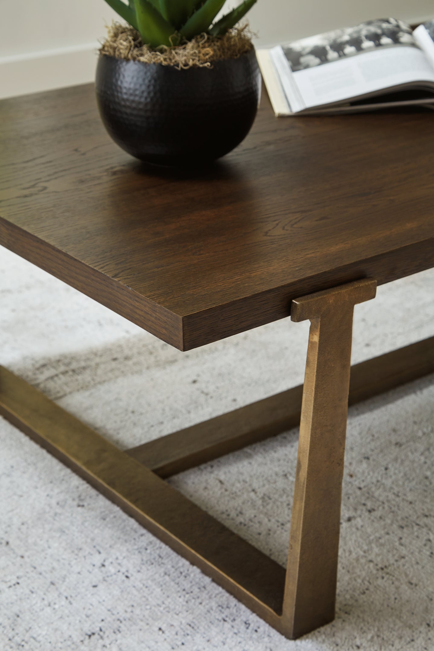 Ashley Express - Mesa de cóctel rectangular Balintmore