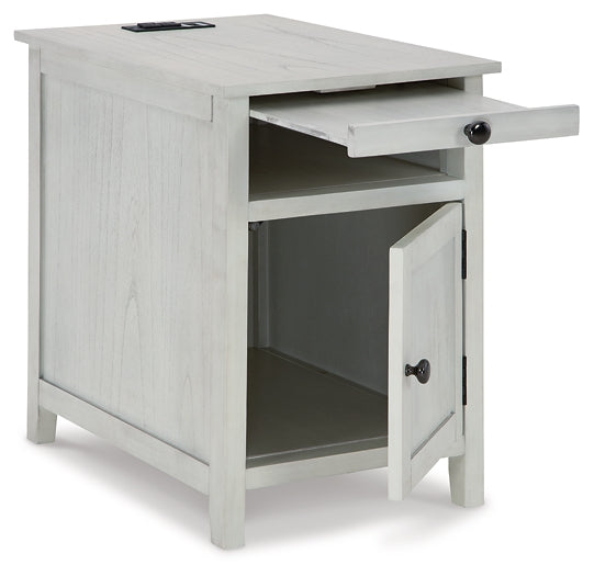 Ashley Express - Mesa auxiliar con silla Treytown