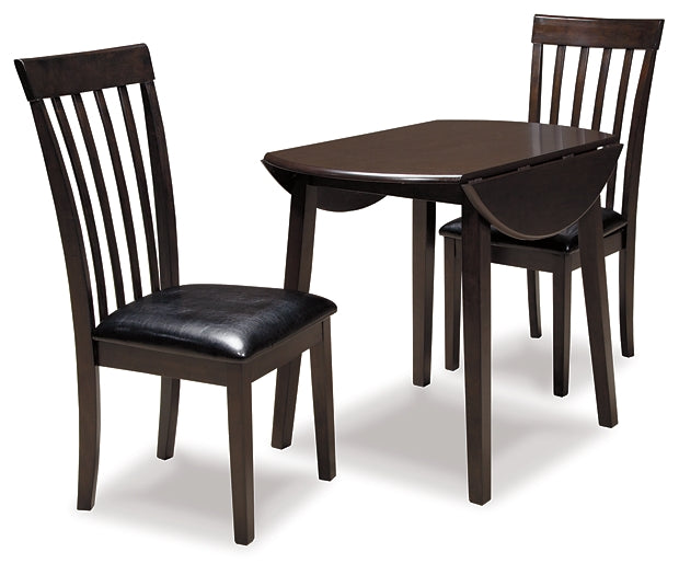 Ashley Express - Mesa de comedor Hammis y dos sillas