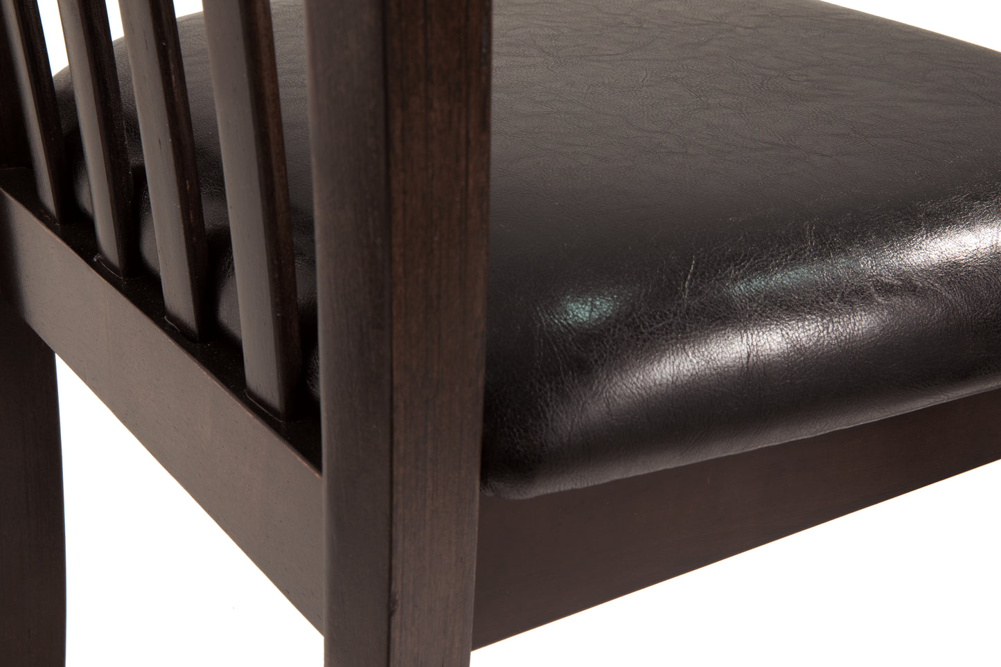 Ashley Express - Mesa de comedor Hammis y dos sillas