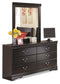 Cabecera de cama estilo trineo Huey Vineyard Queen con tocador con espejo, cómoda y mesita de noche