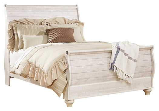 Cama tipo trineo Willowton con cómoda y arcón con espejo