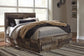 Cama Queen Derekson con 6 cajones y tocador con espejo