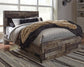 Cama Queen Derekson con dos cajones y tocador con espejo