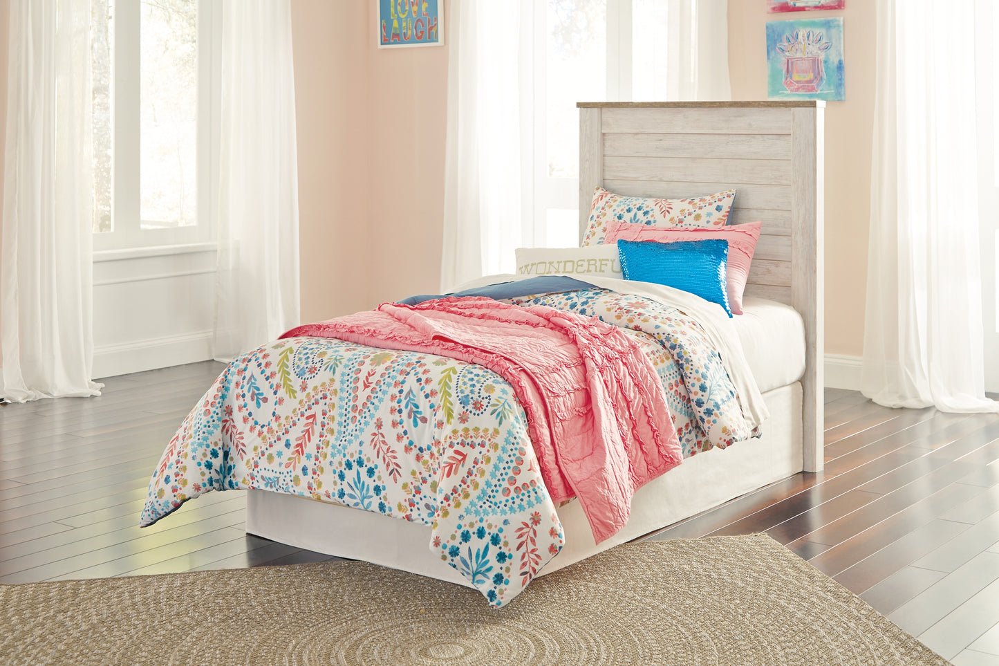 Cabecero Willowton con panel, cómoda y espejo