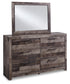 Cama Derekson King con paneles, cómoda con espejo y mesita de noche
