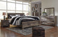 Cama Derekson King con paneles, cómoda con espejo y mesita de noche
