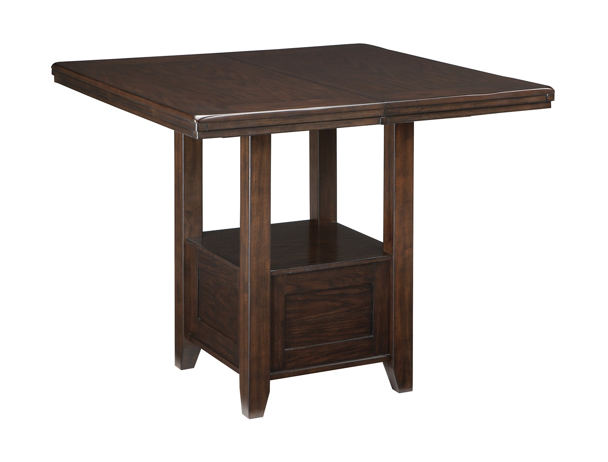 Ashley Express - Mesa de comedor Haddigan de altura de mostrador y 4 taburetes