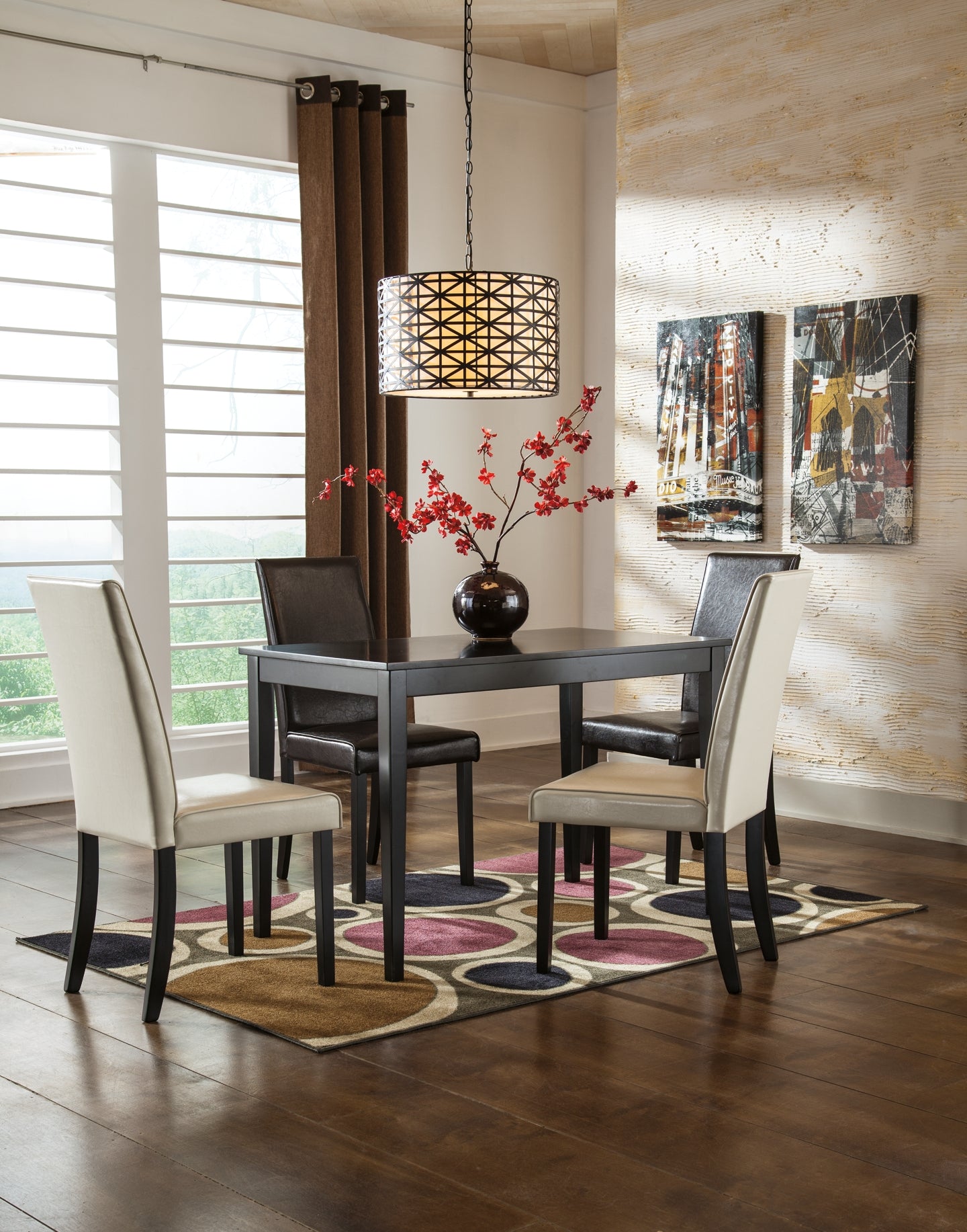 Ashley Express - Mesa de comedor y 4 sillas Kimonte