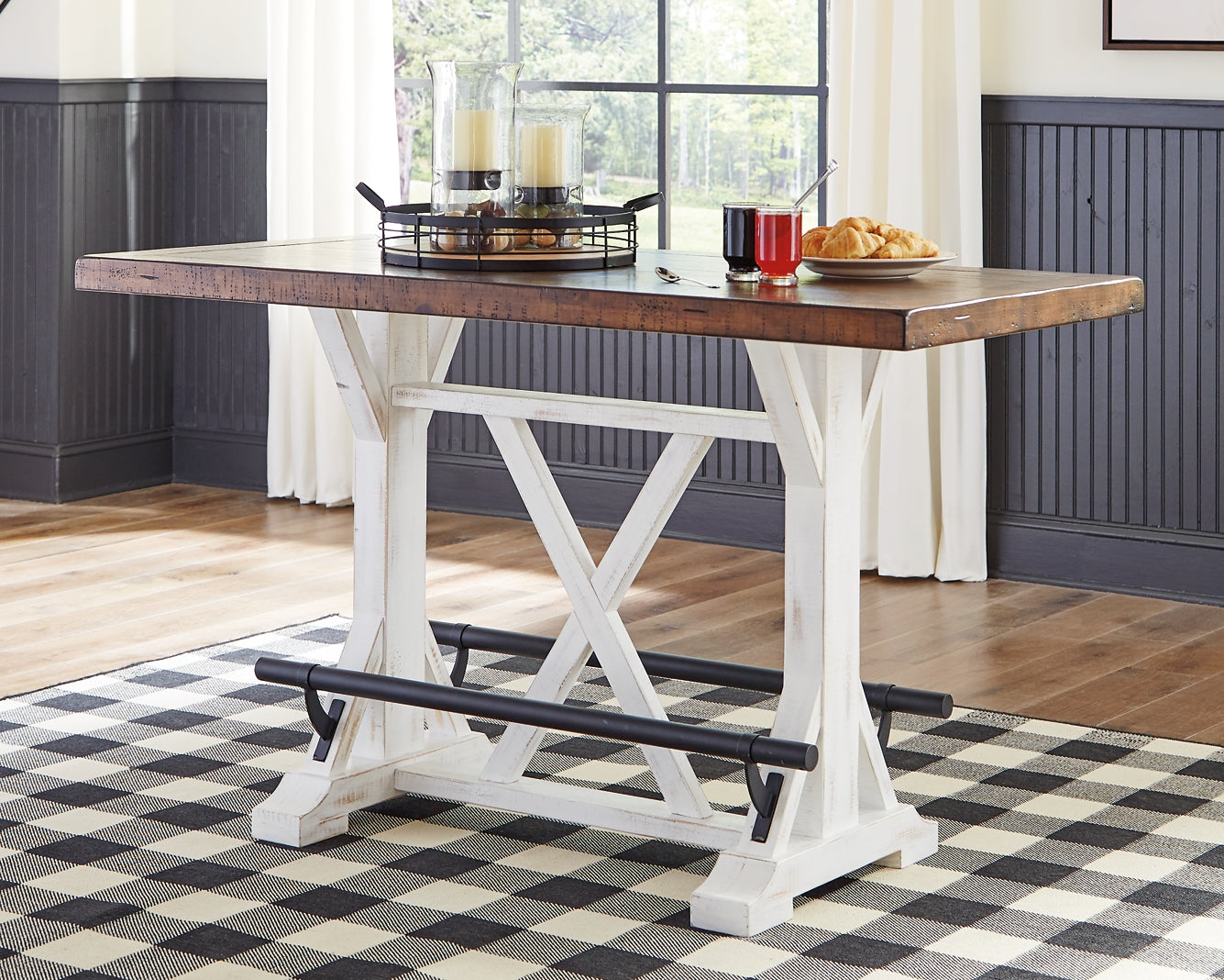 Ashley Express - Mesa de comedor Valebeck de altura de mostrador y 4 taburetes