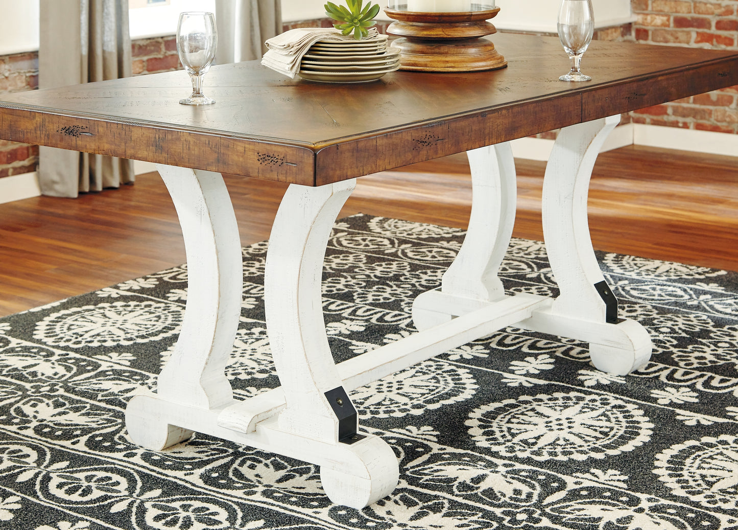 Mesa de comedor Valebeck y 8 sillas