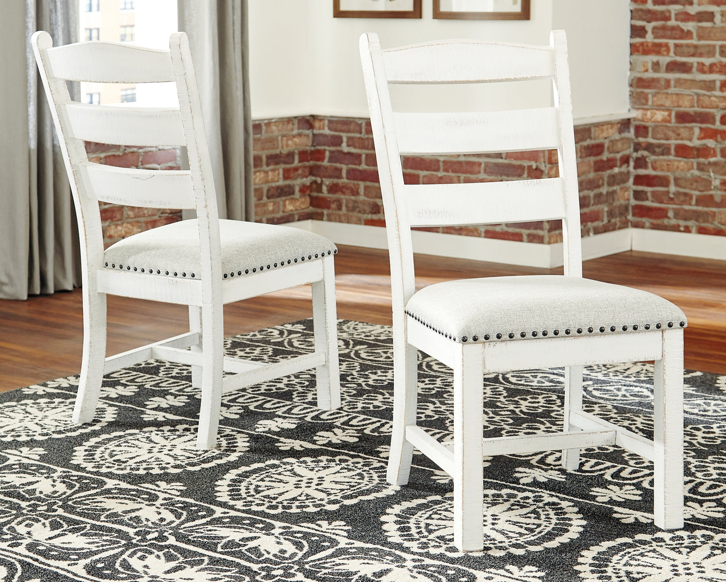 Mesa de comedor Valebeck y 8 sillas