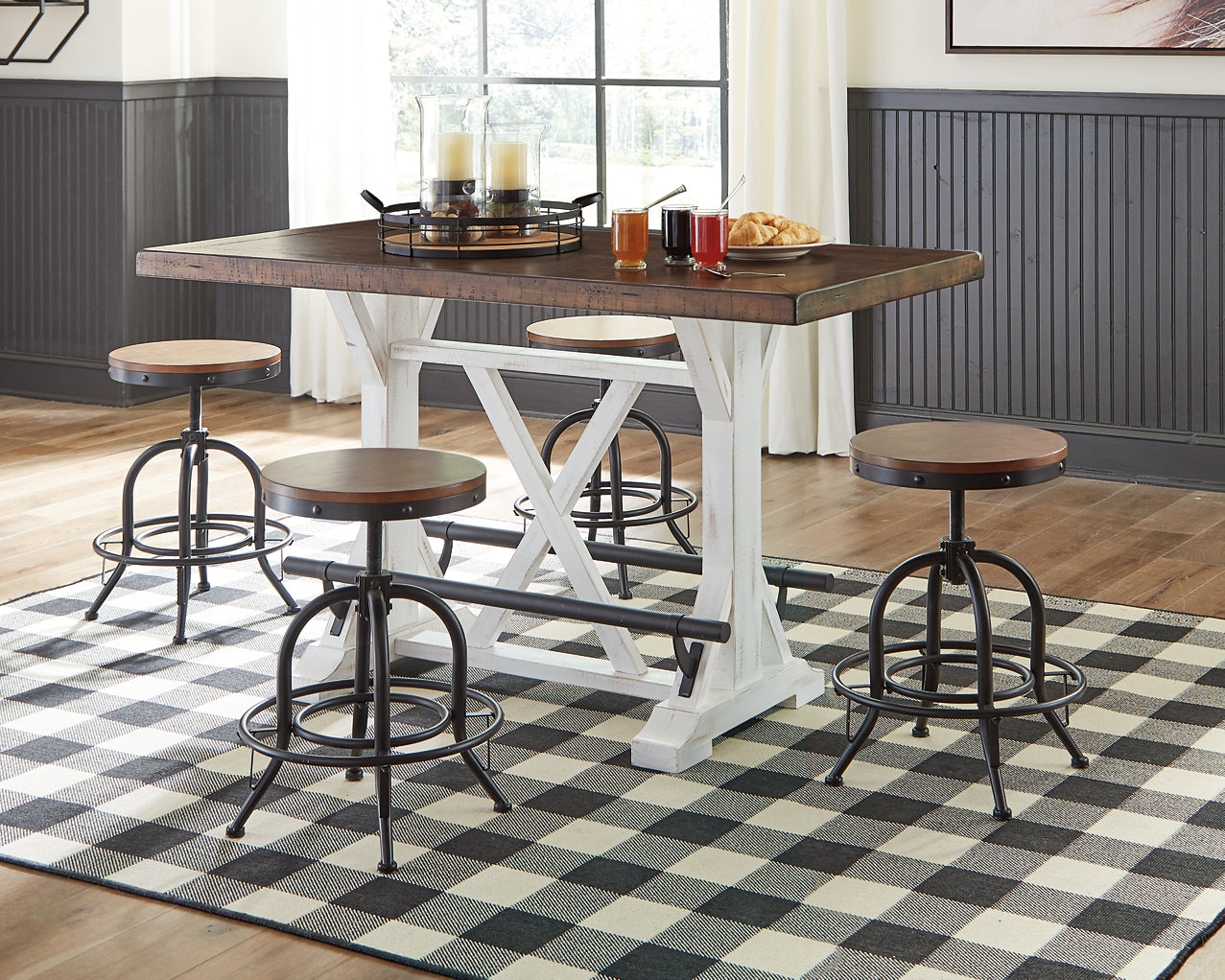 Ashley Express - Mesa de comedor Valebeck de altura de mostrador y 4 taburetes