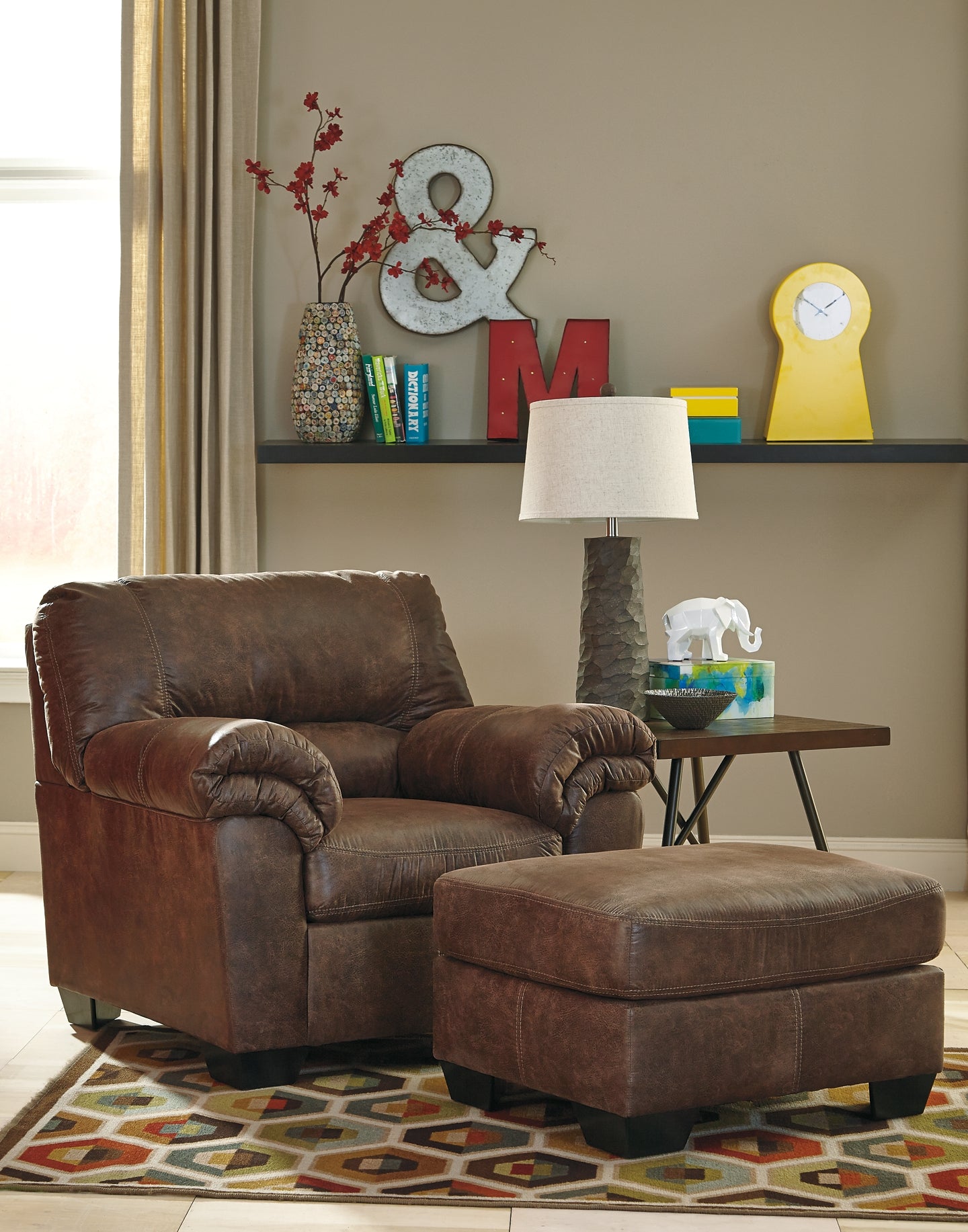 Sofá, loveseat, silla y otomana Bladen
