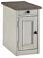 Ashley Express - Mesa auxiliar con silla Bolanburg