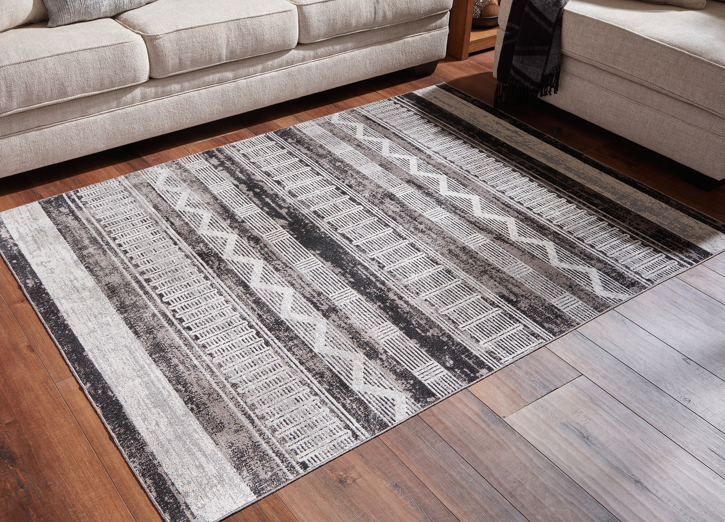 Ashley Express - Alfombra lavable mediana Henchester